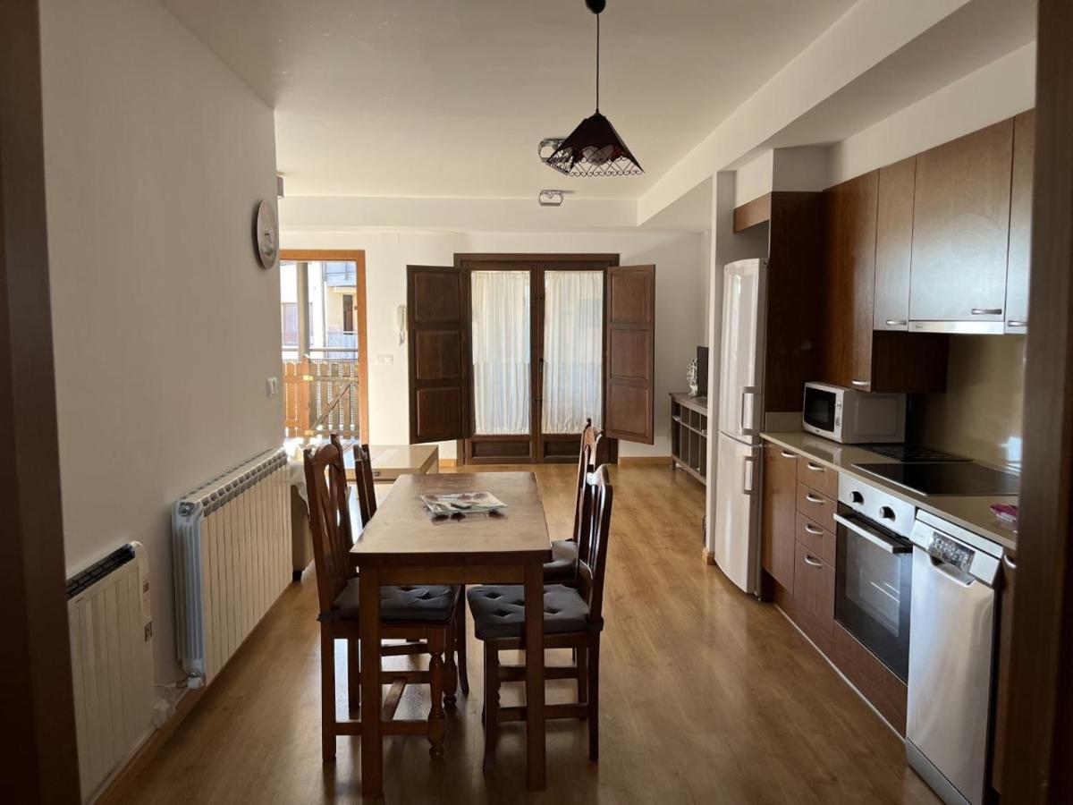 Apartamentos Turisticos Rio Gallego Fontellas  ภายนอก รูปภาพ