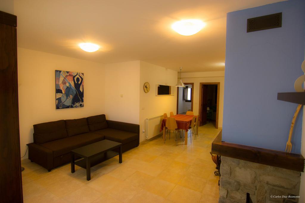 Apartamentos Turisticos Rio Gallego Fontellas  ภายนอก รูปภาพ